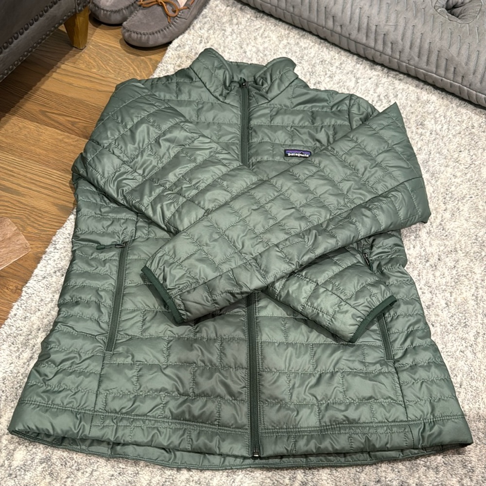 Like new Patagonia nanopuff jacket.